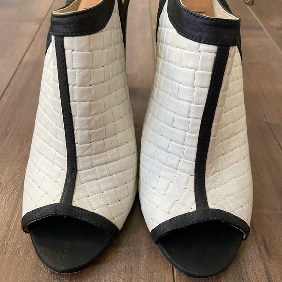 {L'agence} Black & White Leather Heels Open Toe Sandals 9 - Picture 6 of 16